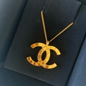❌SOLD❌Chanel Gold Tone Metal CC Paris Button Necklace
